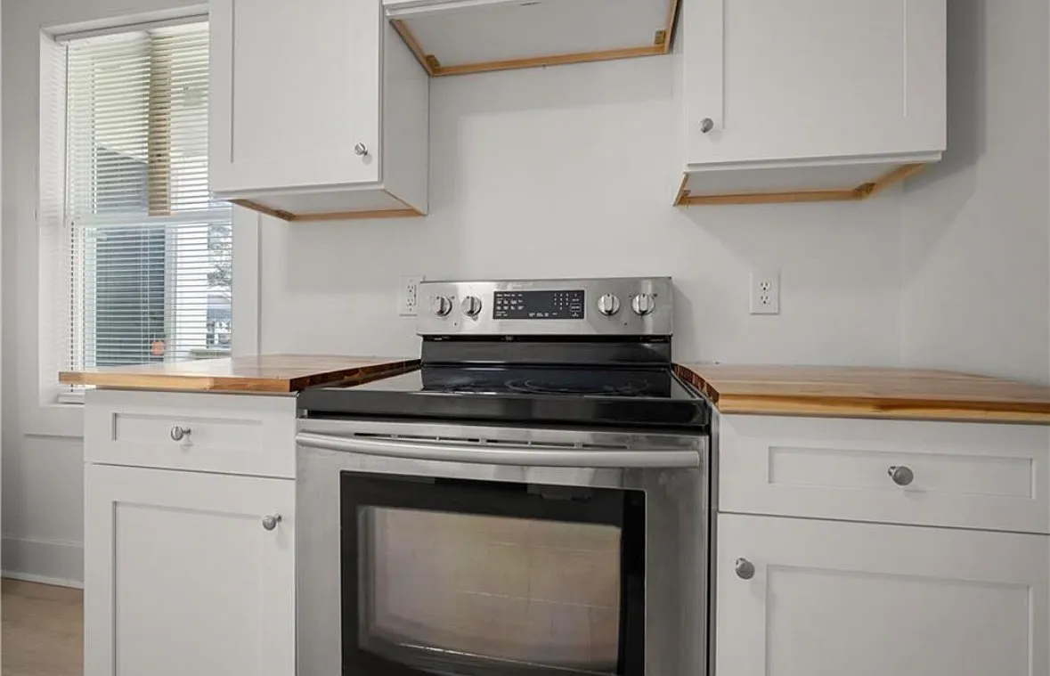 3 bed, 1111 sqft, $1,400 — Photo 2