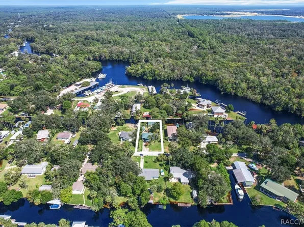 27 Magnolia Ave, Yankeetown, FL 34498