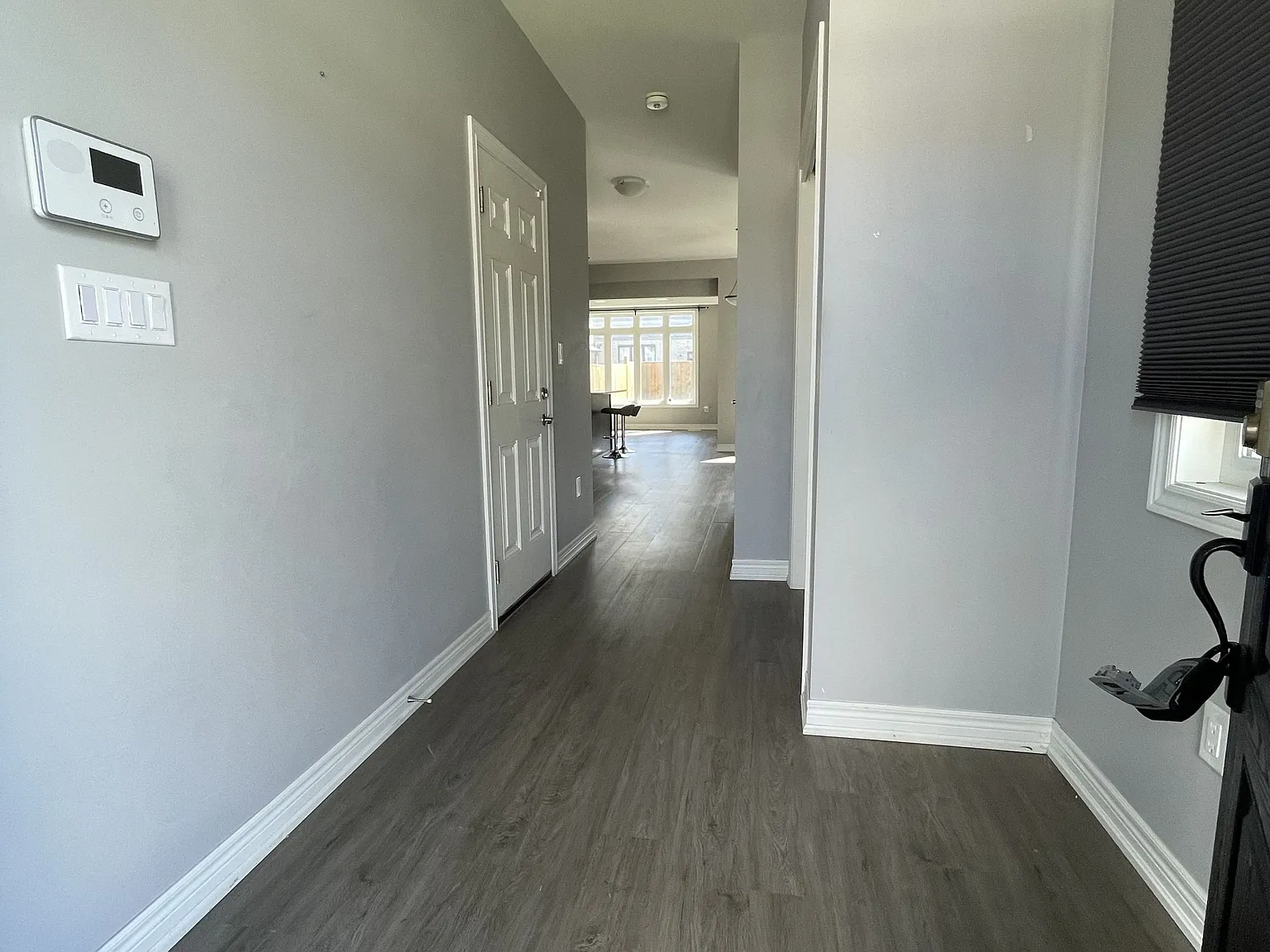 4 bed, $2,400 — Photo 2