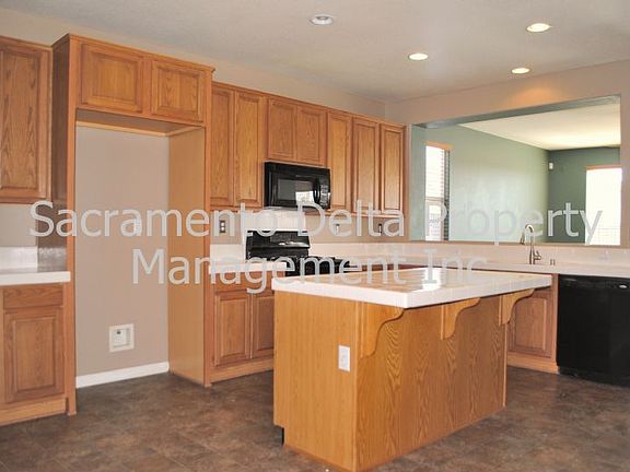 3rd image of 667 Newbridge Ln