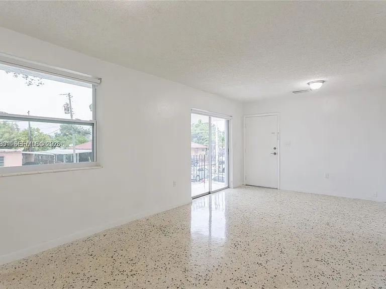 3290 NW 4th St #3290 — Photo 4