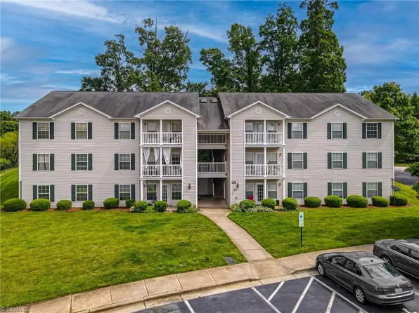 901 Hanahan Ct Unit 2B, Greensboro, NC 27409