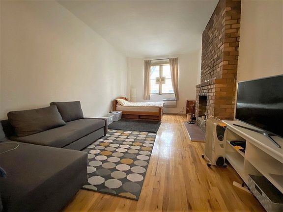 4th image of 65 E 11th St #5B
