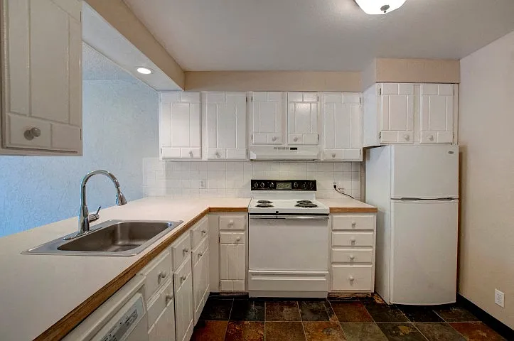 Building Photo - 805 29th Street #210