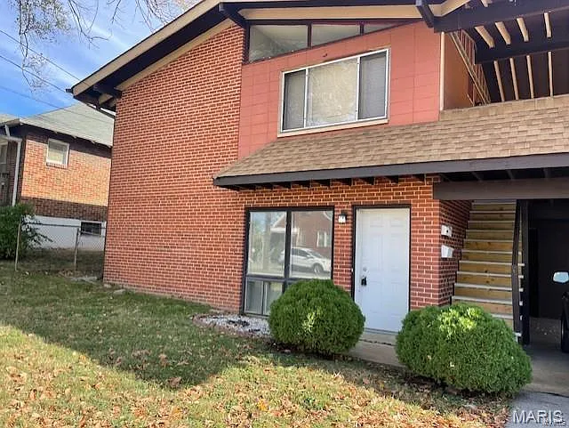 2 bed, 900 sqft, $995 — Photo 1