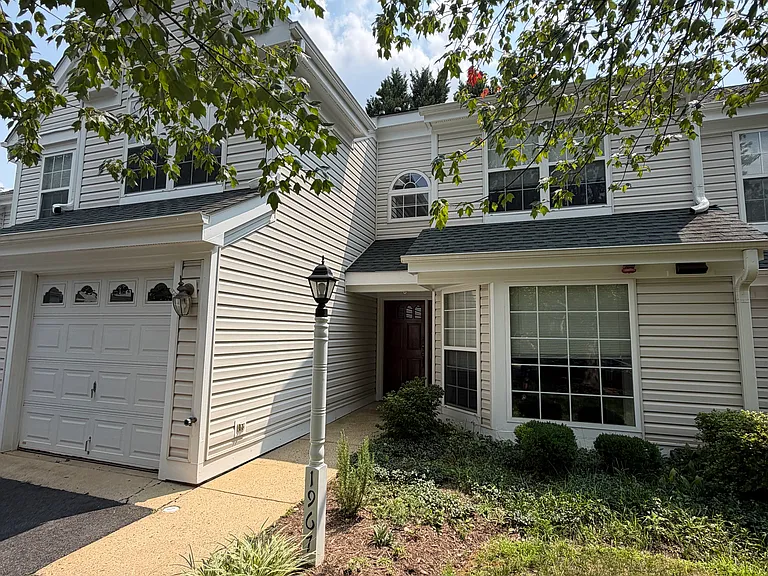 1967 Arbor Ct — Photo 1