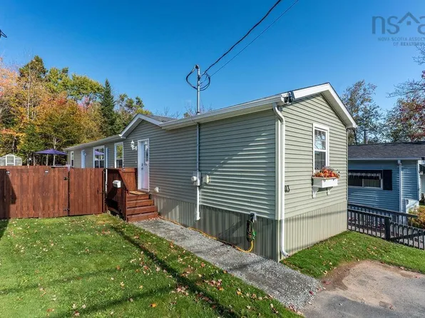 303 Ioney Hl, Halifax, NS B4E 1M6