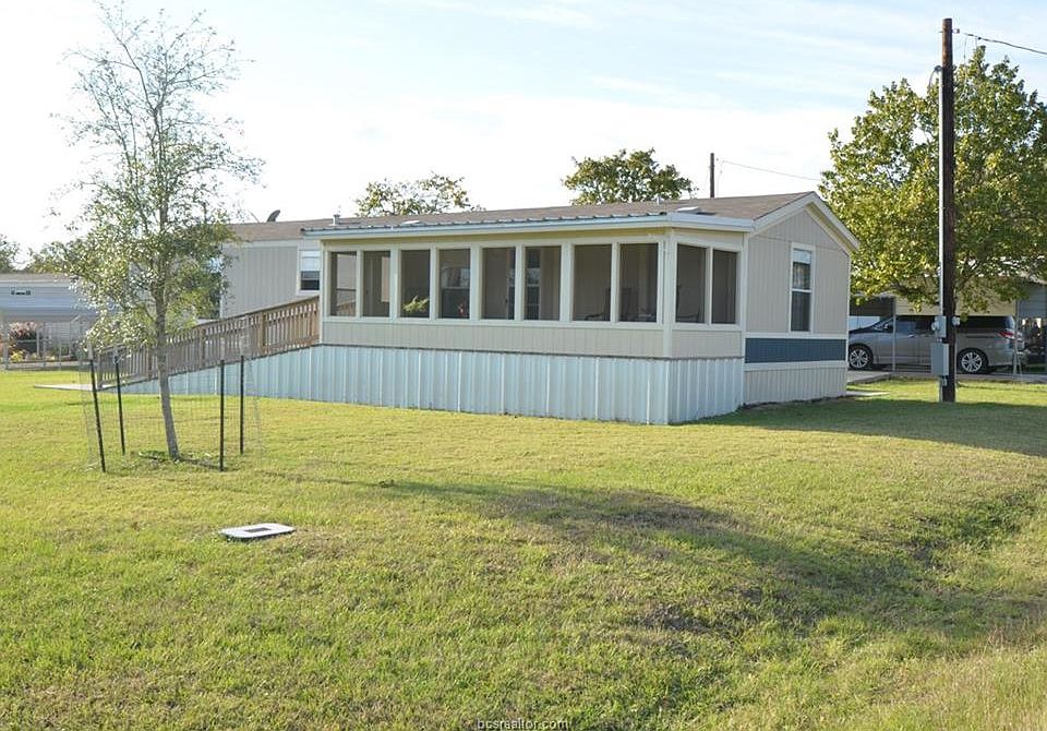 1st image of 800 Lakeview Ln