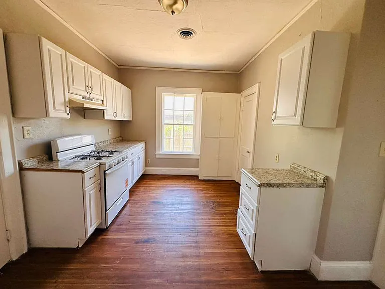 1921 James Ave — Photo 13