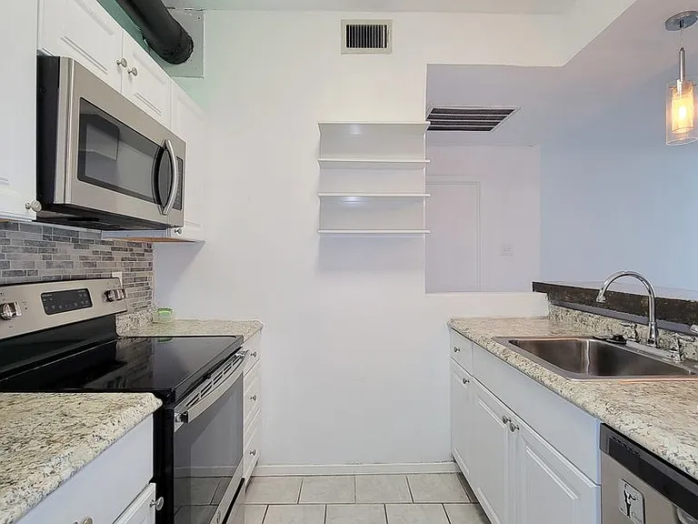 7119 N Holiday Dr — Photo 11