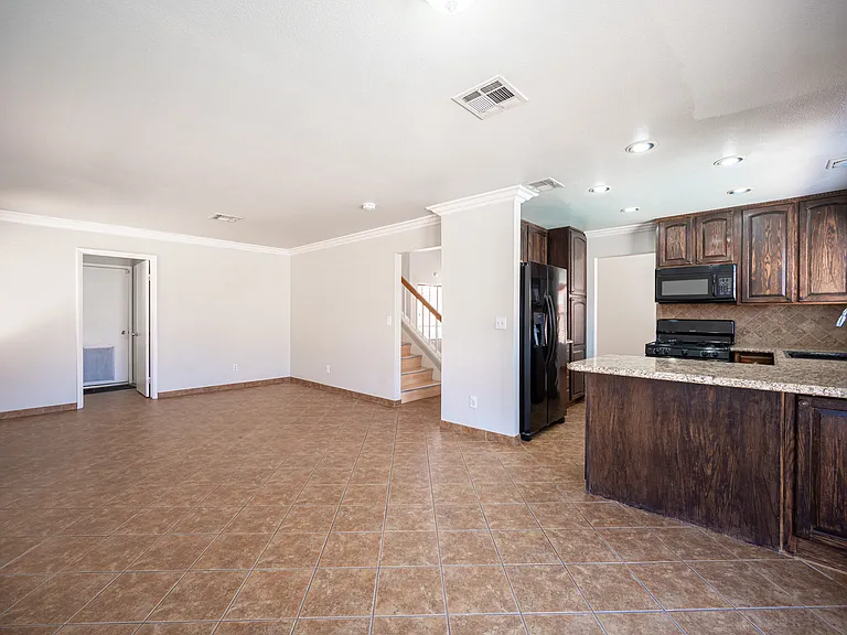 7660 Kalmalii Ave — Photo 18
