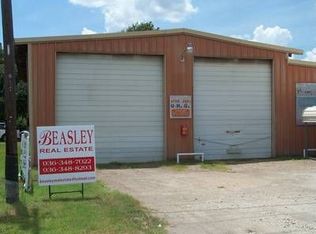 211 E Marietta St, Madisonville, TX 77864