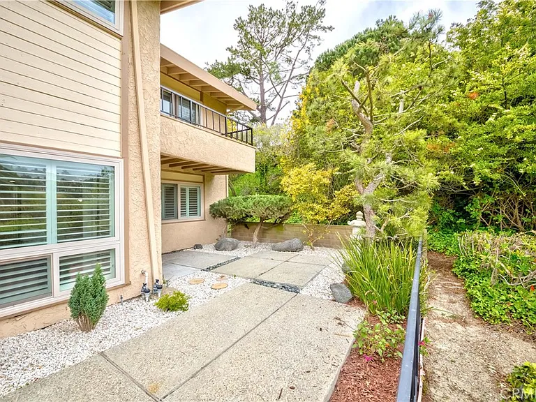 14 Peartree Ln — Photo 45