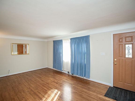 2nd image of 2421 Carol Dr
