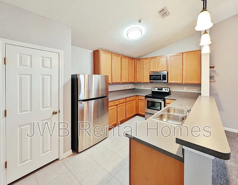2200 Marsh Hawk Ln — Photo 2