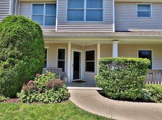 1606 Willow Pond Dr, Riverhead, NY 11901