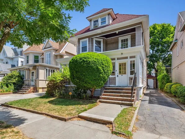 761 E 22nd St, Brooklyn, NY 11210