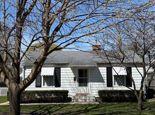 1403 S 4th St, St Charles, IL 60174