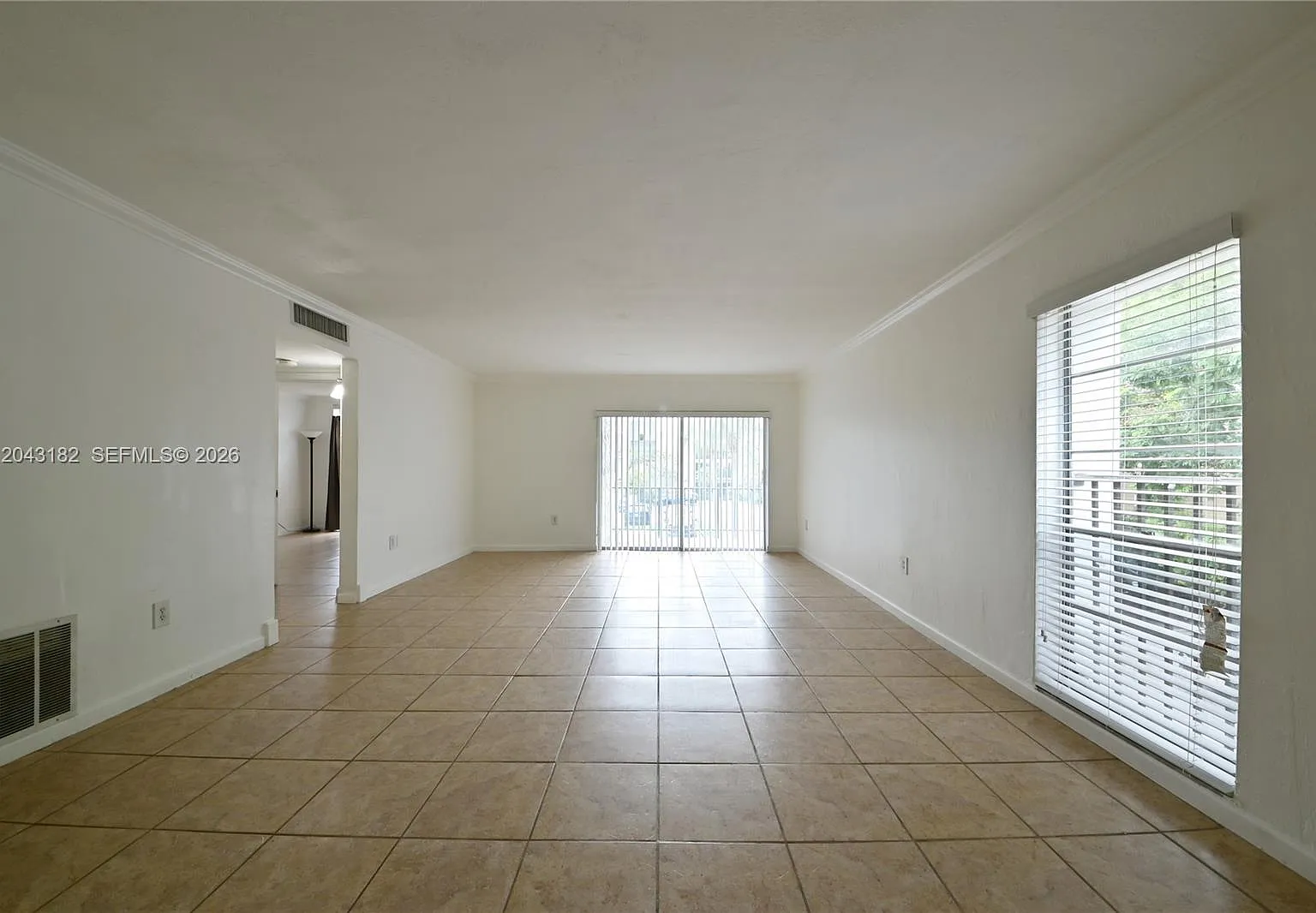 Dadeland Grove Condo — Photo 4