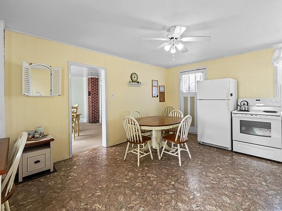 5th image of 3076 E Point Rd