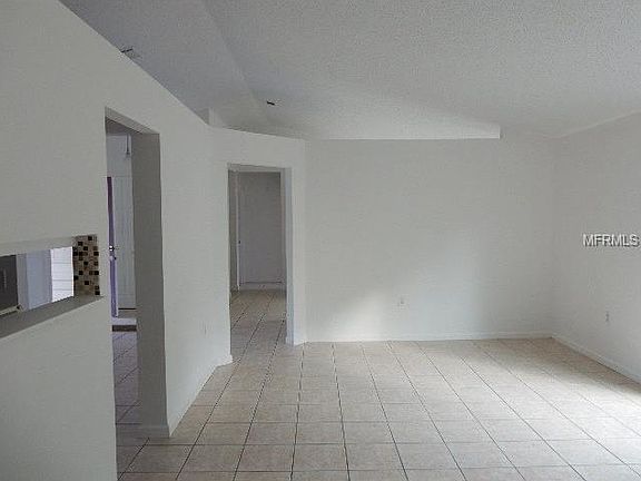 5th image of 285 Chadworth Dr