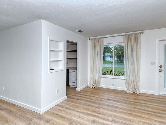 5th image of 5534 Yorkshire Way