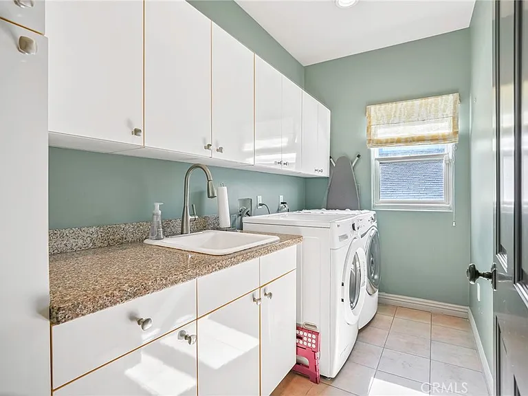 2200 Walnut Ave — Photo 21