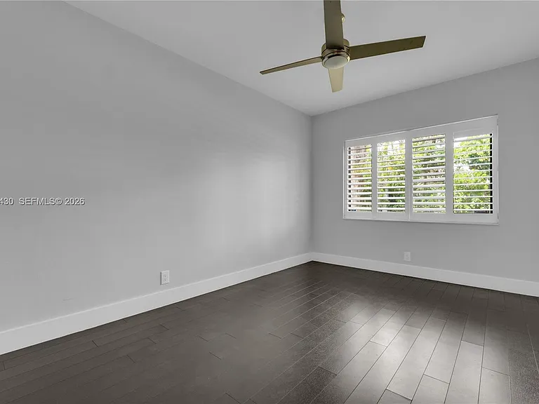 549 NE 12th Ave — Photo 38
