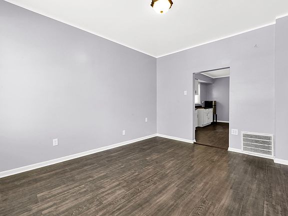 5th image of 4940 S Winchester Ave