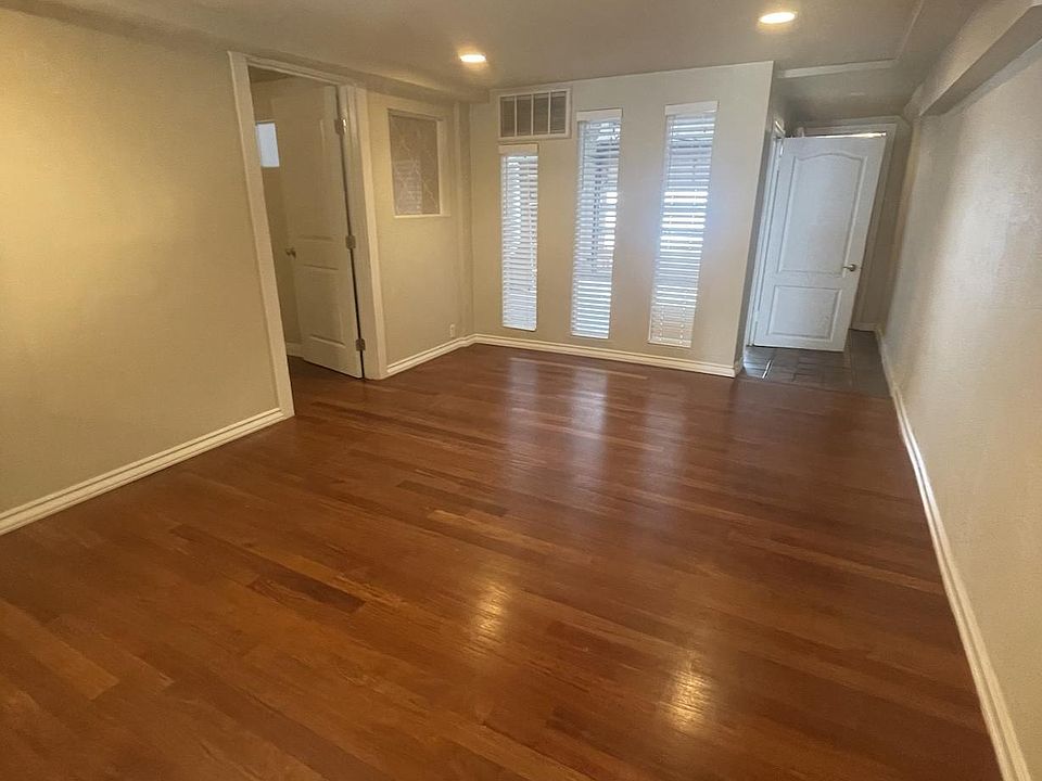Front Livingroom - door left is bedroom 1