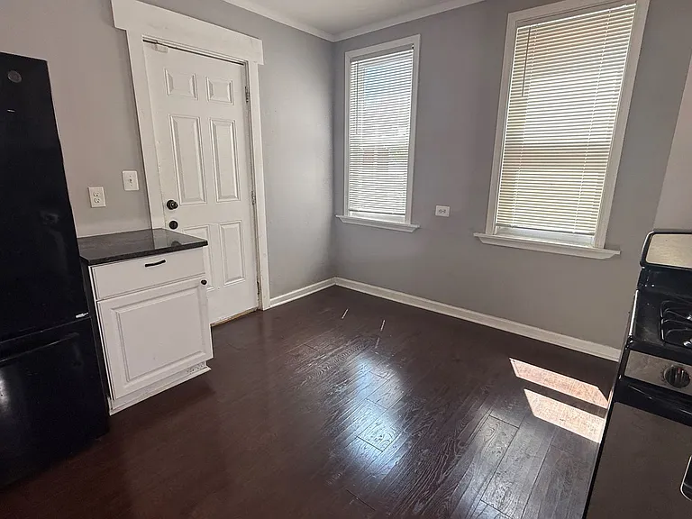 151 Calvert St — Photo 15