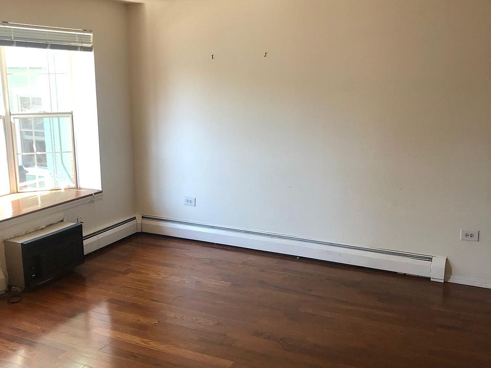 2nd image of 1152 York St APT 5