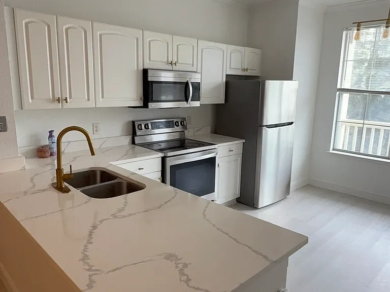 860 N Orange Ave #303 — Photo 2