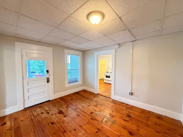 31 Pennacook St APT 2, Manchester, NH 03104