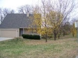 3317 Creekwood Dr, Lawrence, KS 66049