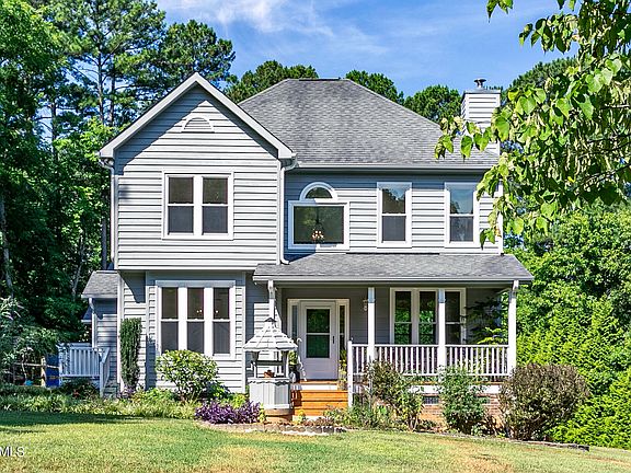 2nd image of 2301 Old Oak Pl