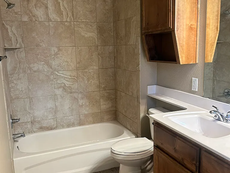 4300 Hunters Place Dr #B — Photo 17