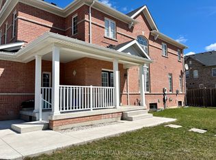 918 Oasis Dr, Mississauga, ON L5V 0C7