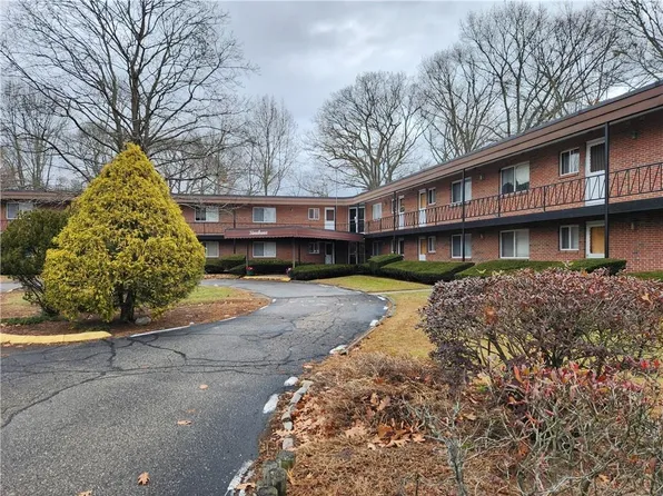 72 W Shore Rd APT 3, Warwick, RI 02889