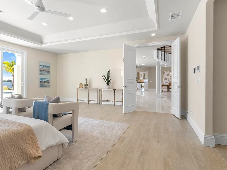 526 Point Ln — Photo 34