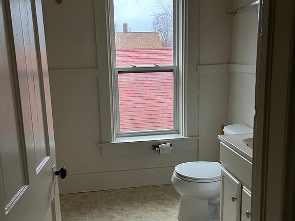 2nd image of 1005 Court St