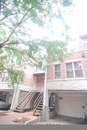 2847 N Southport Ave Photo 1