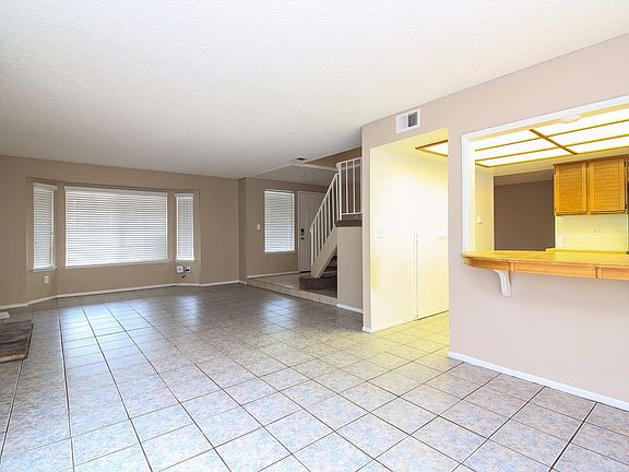 5th image of 44132 Alsace Ln