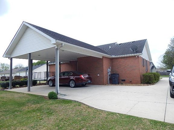 4th image of 385 Creek Ln