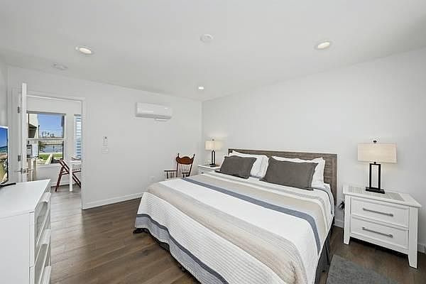 1st image of 833 Ostend Ct