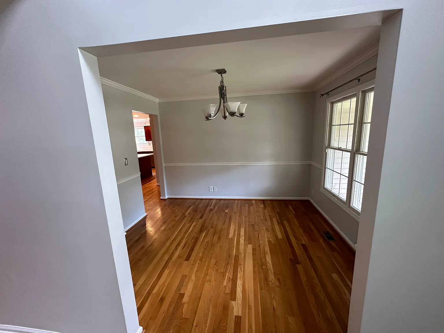4 bed, 2.5 bath, 2780 sqft, $3,200 — Photo 4