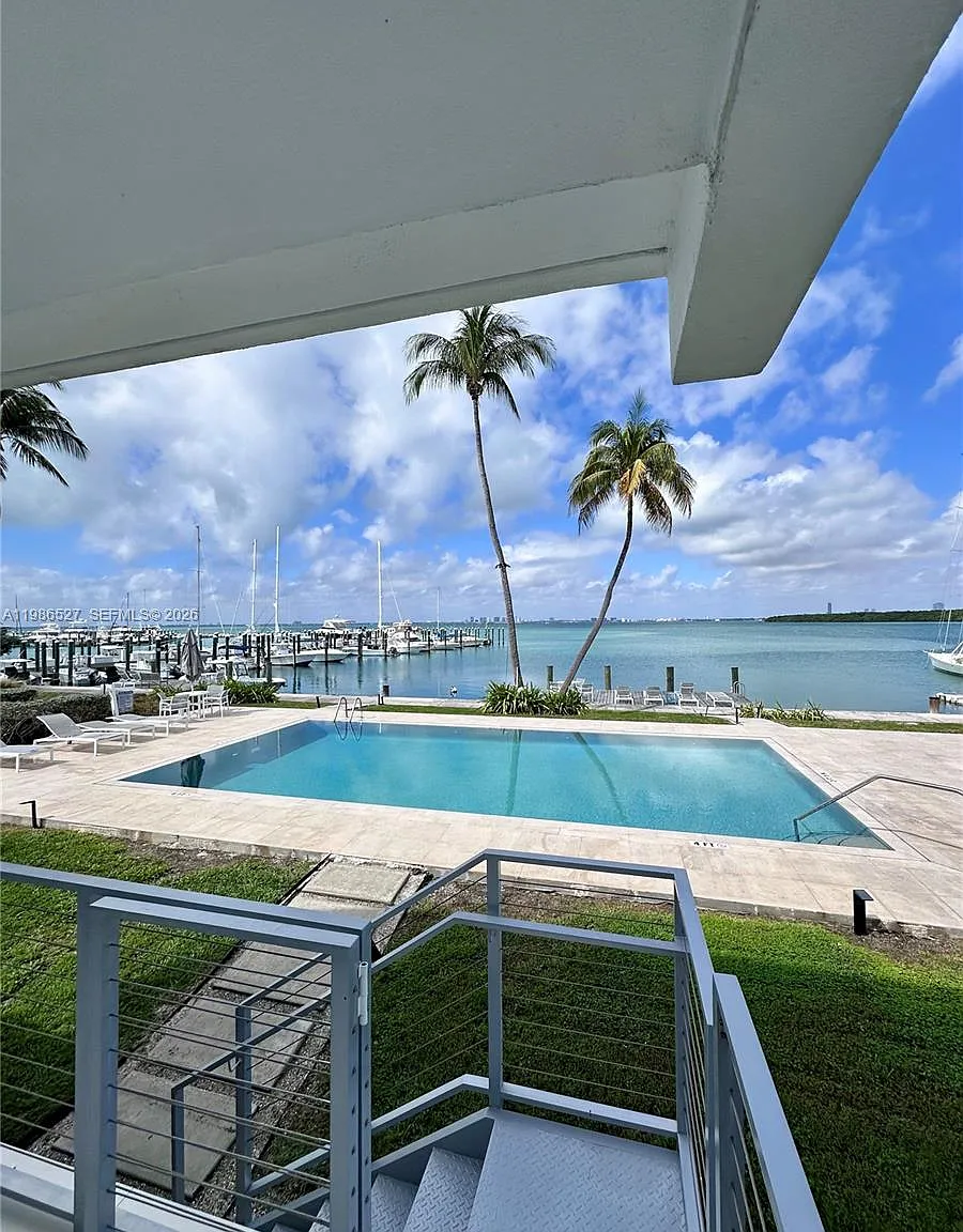 3 bed, 2160 sqft, $17,500 — Photo 3