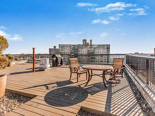 Rented by Re/Max In The City | media 27