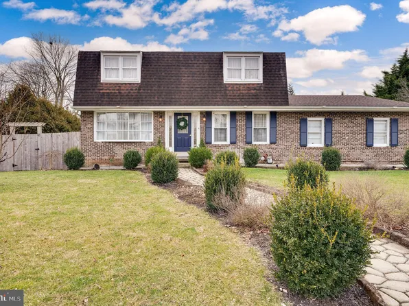 26 Hearthstone Dr, Reading, PA 19606