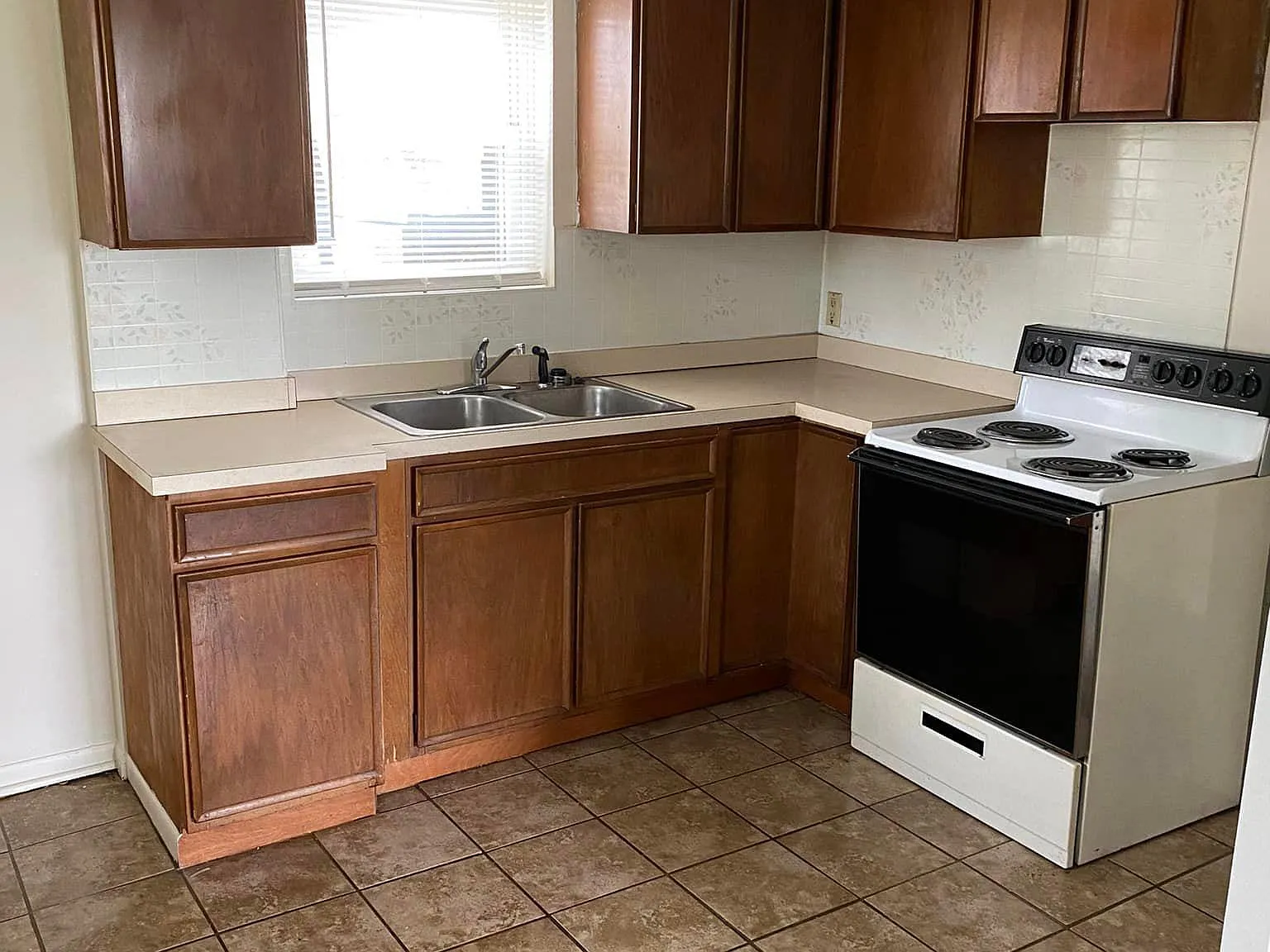 2 bed, 800 sqft, $700 — Photo 2